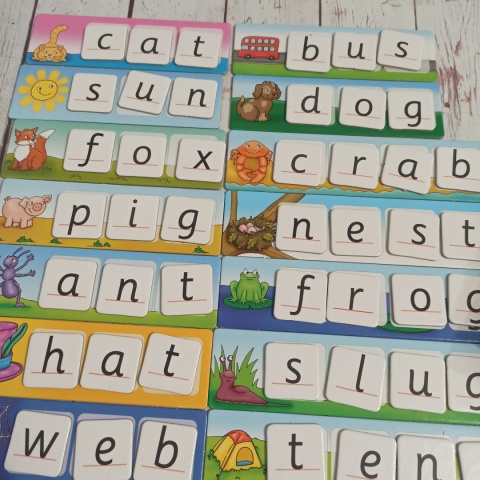 Match and Spell Orchard Toys - gra do nauki pisowni podstawowych krótkich wyrazów po angielsku