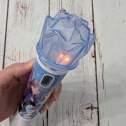 Muzyczny Mikrofon FROZEN, który śpiewa