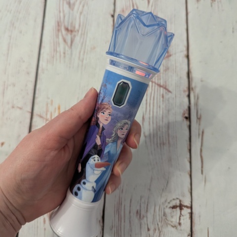 Muzyczny Mikrofon FROZEN, który śpiewa