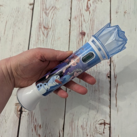 Muzyczny Mikrofon FROZEN, który śpiewa