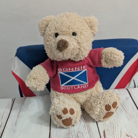 Pluszowy Miś w sweterku SCOTLAND z flagą