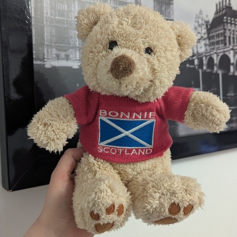 Pluszowy Miś w sweterku SCOTLAND z flagą