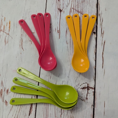 Zestaw kolorowych łyżeczek z serduszkami - 12 sztuk - 3 kolory