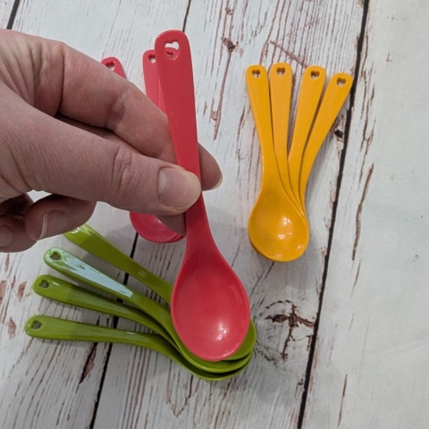 Zestaw kolorowych łyżeczek z serduszkami - 12 sztuk - 3 kolory