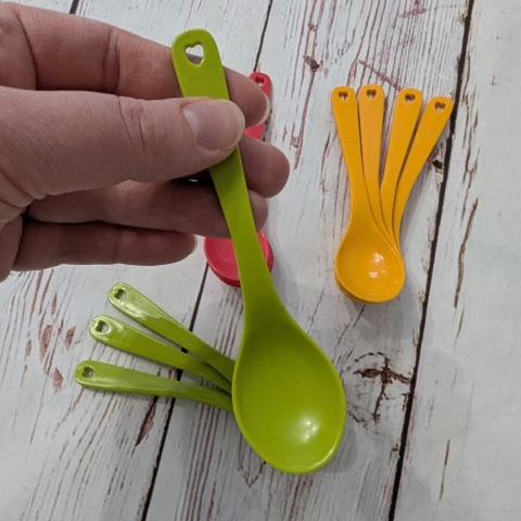 Zestaw kolorowych łyżeczek z serduszkami - 12 sztuk - 3 kolory