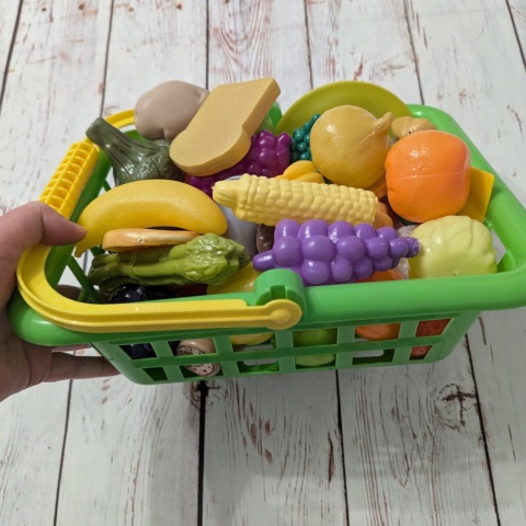 Zestaw rekwizytów jedzeniowych - 48 sztuk w koszyku