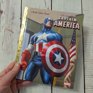 Książka Little Golden Book - The Courageous Captain America po angielsku NOWA