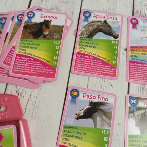 TOP TRUMPS - Horses and Ponies + Unicorns TOP TRUMPS - Horses and Ponies + Unicorns