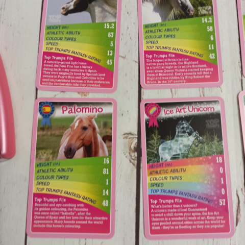 TOP TRUMPS - Horses and Ponies + Unicorns TOP TRUMPS - Horses and Ponies + Unicorns