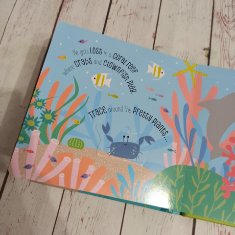 Książka Under the Sea z sensorycznymi szlaczkami i klapami Książka Under the Sea z sensorycznymi szlaczkami i klapami