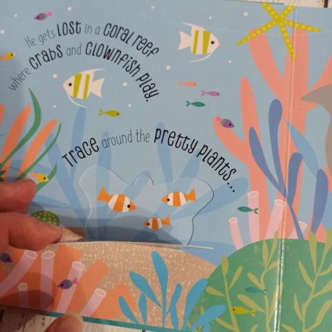 Książka Under the Sea z sensorycznymi szlaczkami i klapami Książka Under the Sea z sensorycznymi szlaczkami i klapami