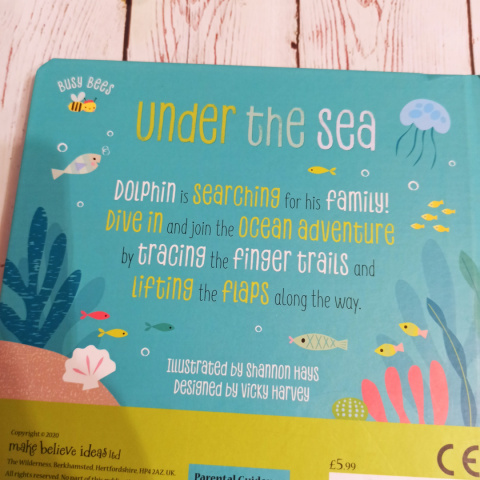 Książka Under the Sea z sensorycznymi szlaczkami i klapami Książka Under the Sea z sensorycznymi szlaczkami i klapami