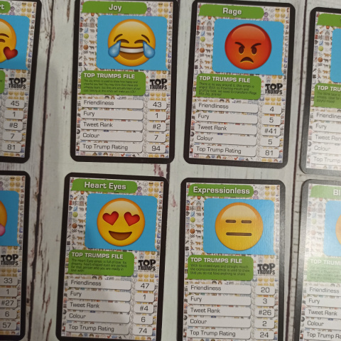 TOP TRUMPS - Top 30 Emotis TOP TRUMPS - Top 30 Emotis