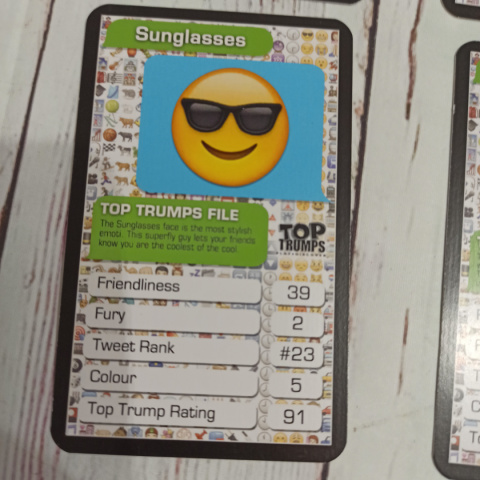 TOP TRUMPS - Top 30 Emotis TOP TRUMPS - Top 30 Emotis