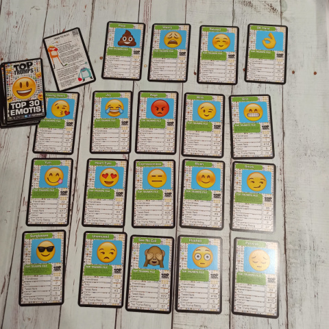 TOP TRUMPS - Top 30 Emotis TOP TRUMPS - Top 30 Emotis