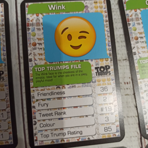 TOP TRUMPS - Top 30 Emotis TOP TRUMPS - Top 30 Emotis
