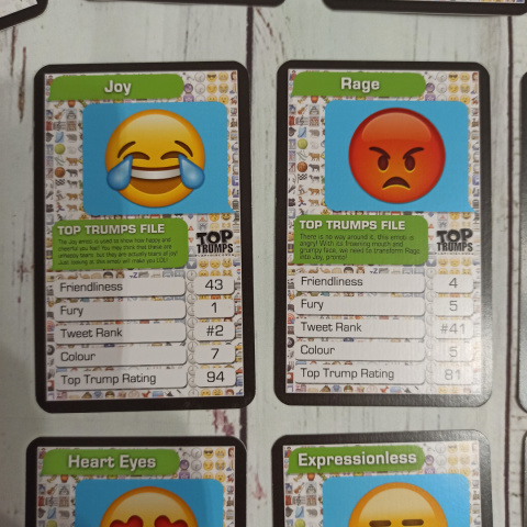 TOP TRUMPS - Top 30 Emotis TOP TRUMPS - Top 30 Emotis