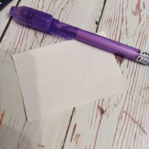 Invisible Pen - niewidzialny marker z lampką UV Invisible Pen - niewidzialny marker z lampką UV